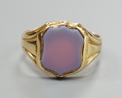 A late Victorian 18ct gold and sardonyx signet ring, size M, gross weight 4.4 grams.